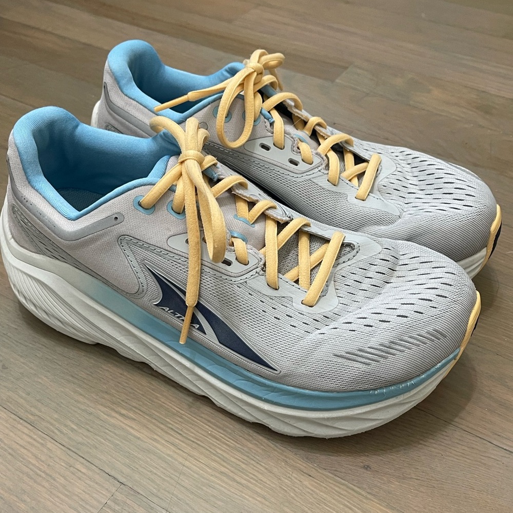 Women's Athletic Running Shoes in Gray and Blue